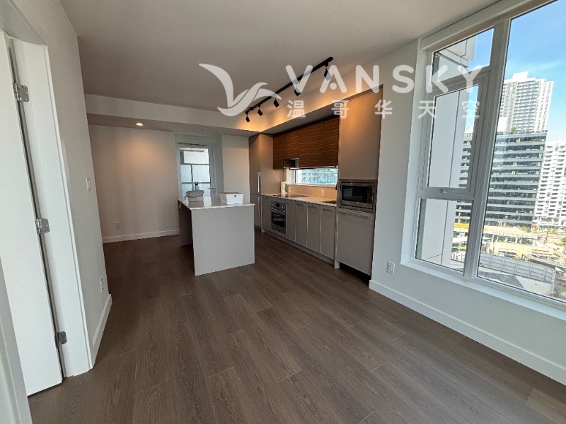 250927122738_3 kitchen and living room.jpeg